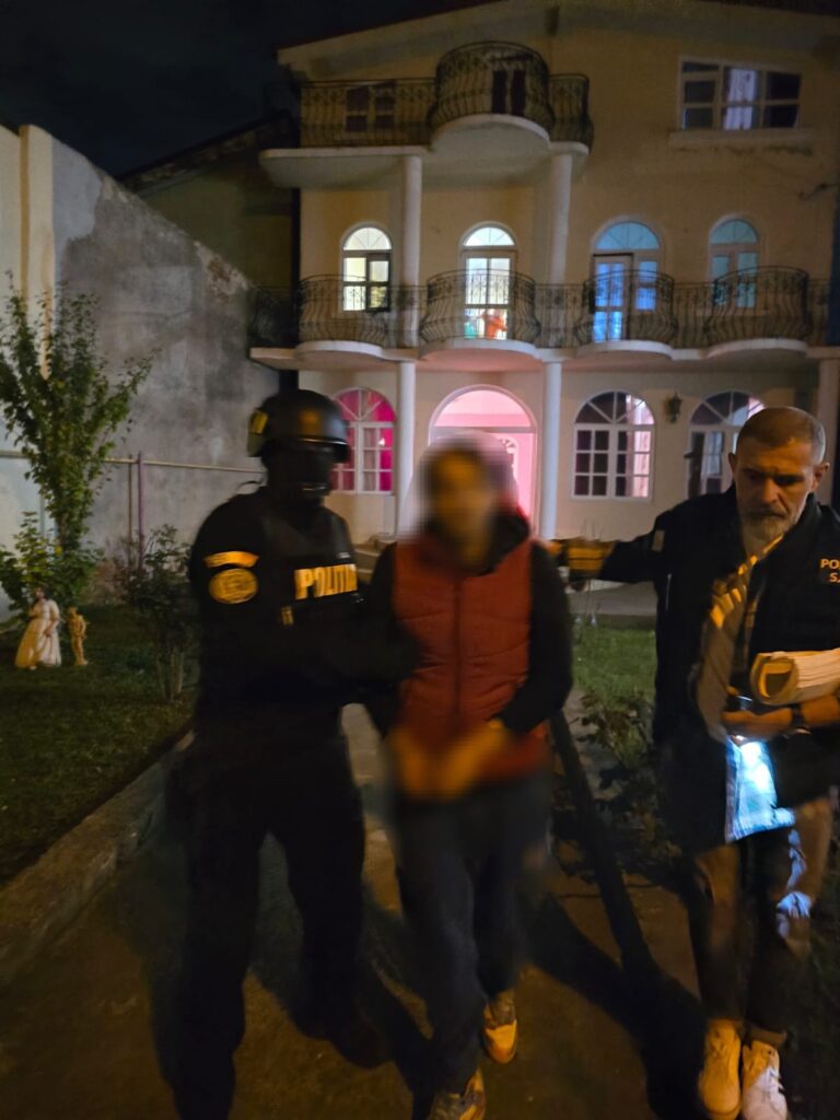 6c95fdee8d85644738acf360fb182a18