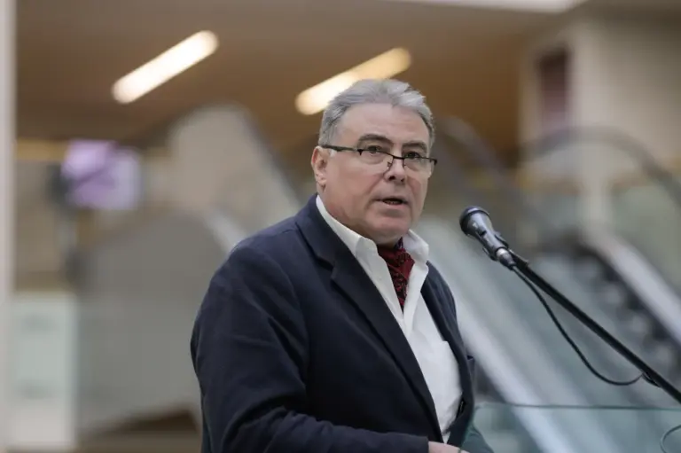 d5911f680c4ecfb284c5d39cb4b24466-3