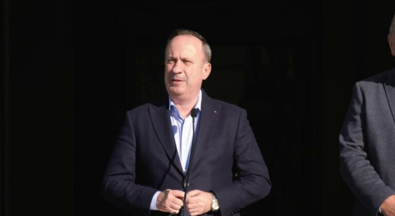 2b66712cad0fc4f7a93e0406357a144b