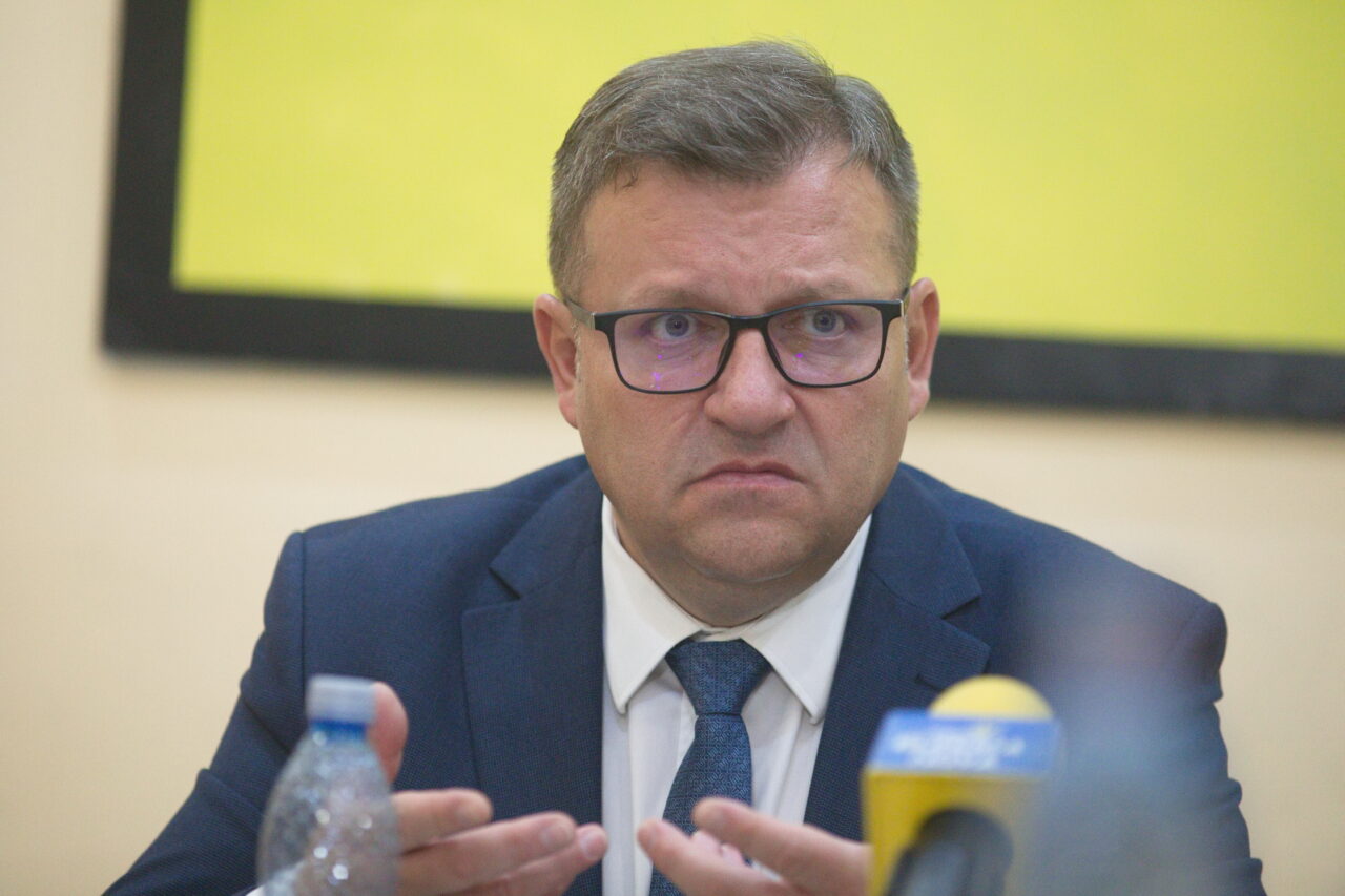 3e93ff06bf57c94e10ad66651da6e108-1