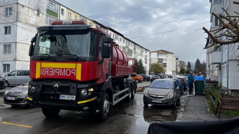 31faddcd2d15624a0f08e7a459975dcd-1