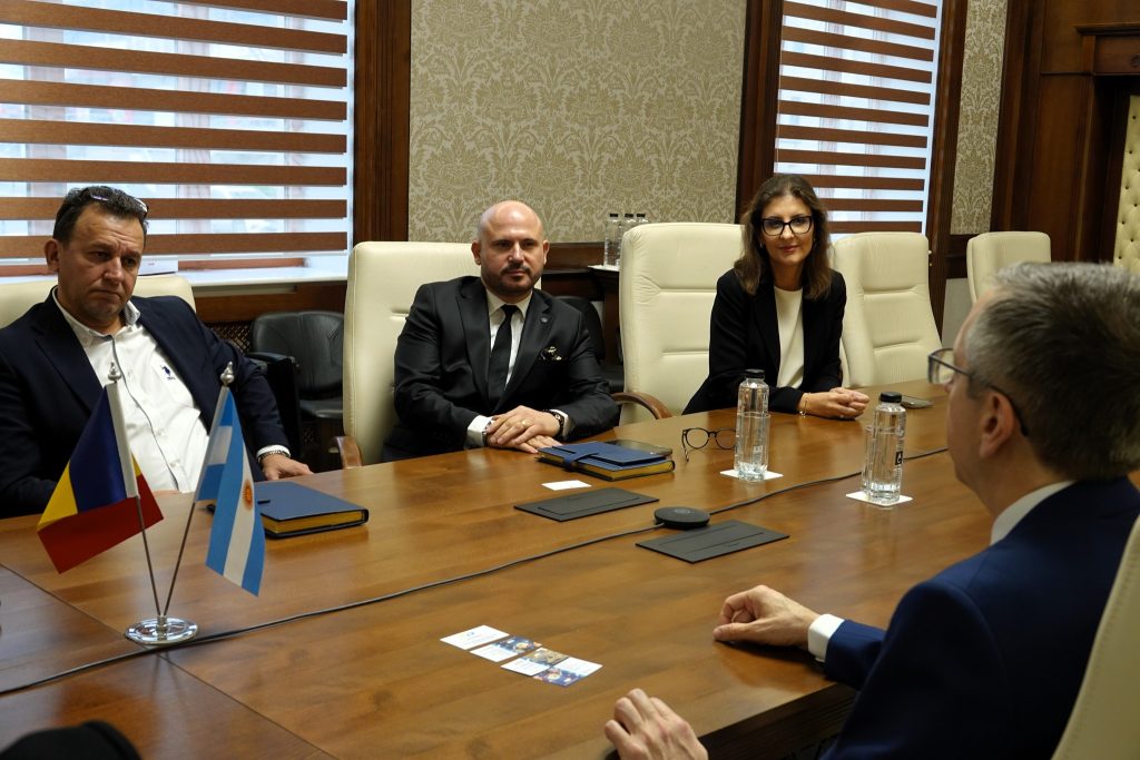 f68622579ceac7f330e7acb58a6bffbb-1